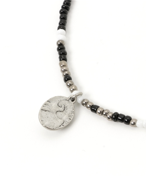 VENCEEXCHANGE（ヴァンスエクスチェンジ）の「CONカラービーズネックレス           （ネックレス・メンズ・ブルー/ホワイト/レッド/ブラック・FREE）」の6枚目の写真