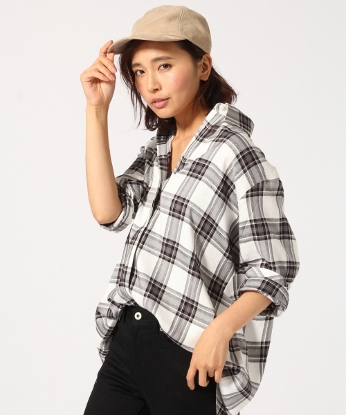 GLOBAL WORK(グローバルワーク)の「レーヨンロングシャツ長袖/725108(シャツ/ブラウス・レディース・ダークブラウン/ホワイト/ワインレッド/ネイビー/レッド/ホワイト系その他・LARGE/SMALL/MEDIUM)」の2枚目の写真