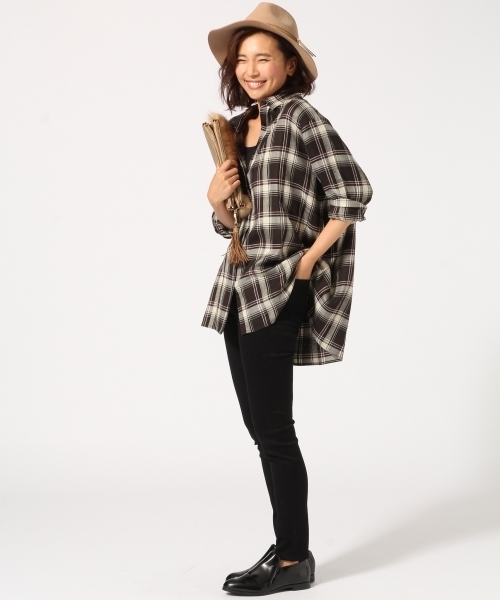 GLOBAL WORK(グローバルワーク)の「レーヨンロングシャツ長袖/725108(シャツ/ブラウス・レディース・ダークブラウン/ホワイト/ワインレッド/ネイビー/レッド/ホワイト系その他・LARGE/SMALL/MEDIUM)」の9枚目の写真