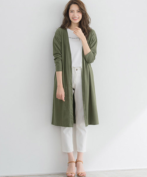 Pierrot(ピエロ)の「UVカットスラブ素材ロングトッパーカーディガン(カーディガン/ボレロ・レディース・ホワイト/ホワイト系その他/カーキオリーブ/アッシュブラウン/ネイビー/ブラック系その他/杢グレー/ブラック/レモンイエロー/コーラル/ブルー系その他/イエロー/ライトベージュ/ブルー系その他2・L/M)」の17枚目の写真