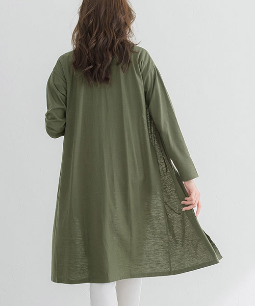 Pierrot(ピエロ)の「UVカットスラブ素材ロングトッパーカーディガン(カーディガン/ボレロ・レディース・ホワイト/ホワイト系その他/カーキオリーブ/アッシュブラウン/ネイビー/ブラック系その他/杢グレー/ブラック/レモンイエロー/コーラル/ブルー系その他/イエロー/ライトベージュ/ブルー系その他2・L/M)」の16枚目の写真