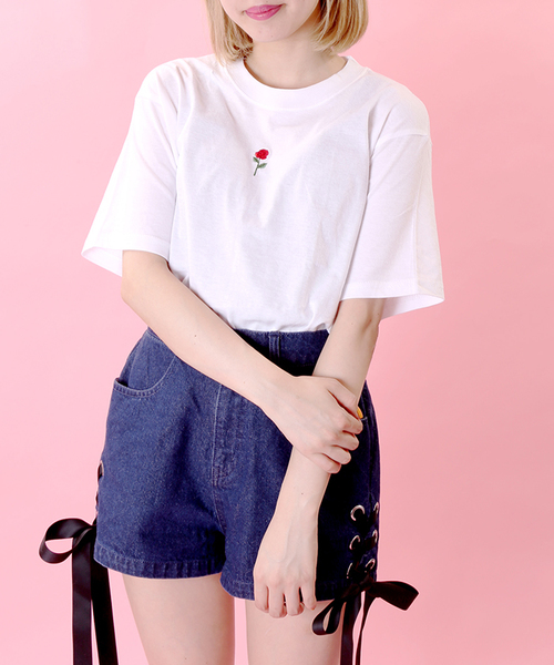 WC（ダブル シー）の「WC/ローズ刺繍カットソー（Tシャツ/カットソー・レディース・ピンク/ホワイト/ブラック・FREE）」の2枚目の写真