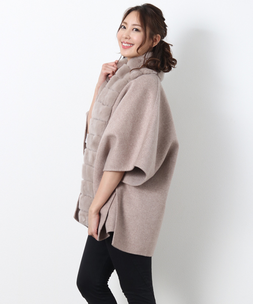 sankyo shokai(サンキョウショウカイ)の「レッキスファー&ウールケープ(ポンチョ・レディース・ライトグレー/ブラック/ベージュ・フリー)」の3枚目の写真