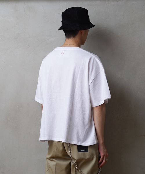 KAIKO(カイコー)の「KAIKO x FRUIT OF THE LOOM OBLONG T-SHIRT(Tシャツ/カットソー・メンズ・ホワイト/ブルー/ブラック/ライトパープル・S/M/L)」の14枚目の写真