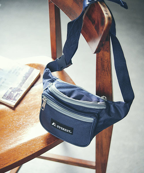 EVEREST（エベレスト）の「【EVEREST/エベレスト】Signature Waist Pack /ウエストバッグ（ボディバッグ/ウエストポーチ・レディース・ホワイト/ブラック/ダークグリーン/パープル/ネイビー/レッド/ピンク/ターコイズブルー/オレンジ/ブルー系その他2/ライトグリーン/ブルー系その他/オリーブ/コーラルピンク/ブラック系その他/ブラウン系カモフラージュ/グリーン系カモフラージュ・FREE）」の9枚目の写真