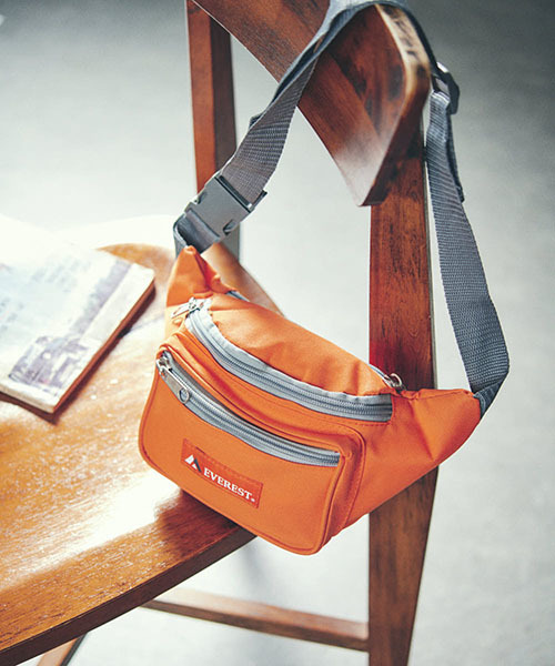 EVEREST（エベレスト）の「【EVEREST/エベレスト】Signature Waist Pack /ウエストバッグ（ボディバッグ/ウエストポーチ・レディース・ホワイト/ブラック/ダークグリーン/パープル/ネイビー/レッド/ピンク/ターコイズブルー/オレンジ/ブルー系その他2/ライトグリーン/ブルー系その他/オリーブ/コーラルピンク/ブラック系その他/ブラウン系カモフラージュ/グリーン系カモフラージュ・FREE）」の15枚目の写真