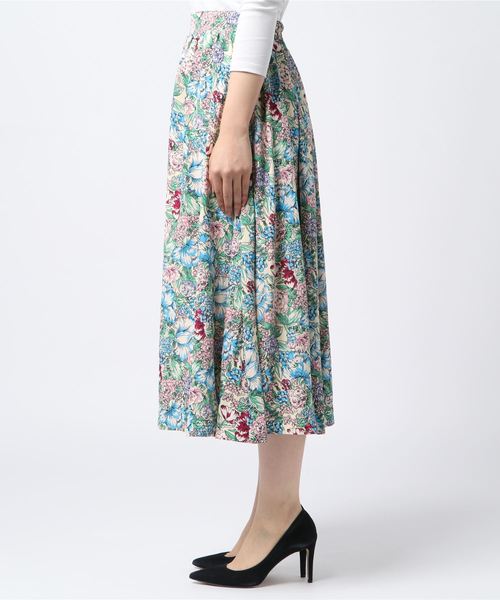 MERLOT（メルロー）の「花柄タックフレアスカート1724（スカート・レディース・ブラック/ベージュ/ネイビー・FREE）」の5枚目の写真