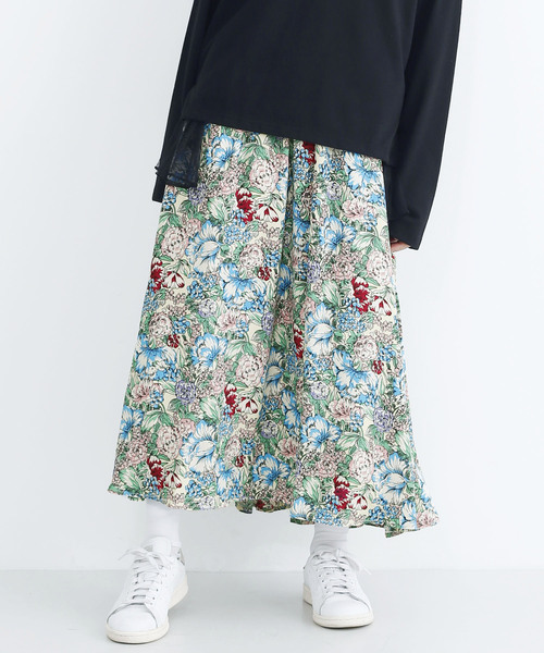 MERLOT（メルロー）の「花柄タックフレアスカート1724（スカート・レディース・ブラック/ベージュ/ネイビー・FREE）」の3枚目の写真