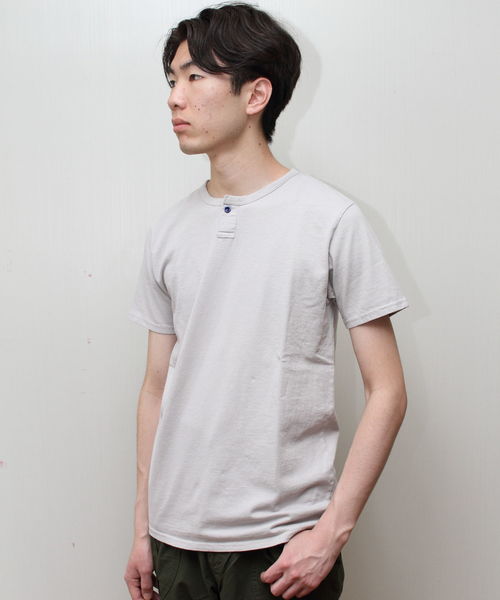 EEL（イール）の「EEL / イール 別注 陶器ボタンのヘンリー（Tシャツ/カットソー・メンズ・ホワイト/グレー/サックスブルー・M/L/XL/XS）」の3枚目の写真