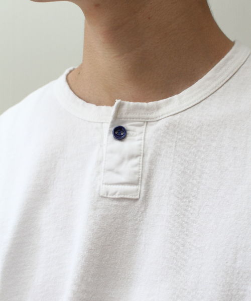 EEL（イール）の「EEL / イール 別注 陶器ボタンのヘンリー（Tシャツ/カットソー・メンズ・ホワイト/グレー/サックスブルー・M/L/XL/XS）」の13枚目の写真