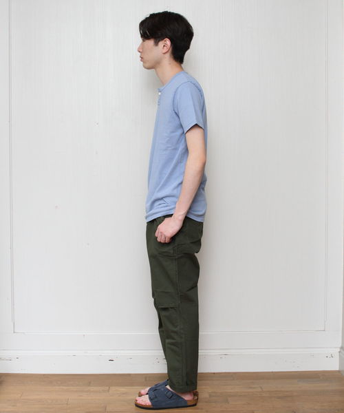 EEL（イール）の「EEL / イール 別注 陶器ボタンのヘンリー（Tシャツ/カットソー・メンズ・ホワイト/グレー/サックスブルー・M/L/XL/XS）」の8枚目の写真