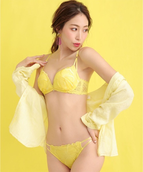 aimerfeel(エメフィール)の「Daring Flowerブラペア(ブラ&ショーツ)」|イエロー