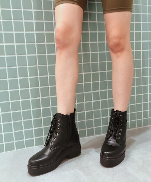 R&E（アールアンドイー）の「【wee willie】厚底ラバーソールレースアップショートブーツ（ブーツ・レディース・ブラック/ブラック系その他・M/L/LL/S）」の2枚目の写真