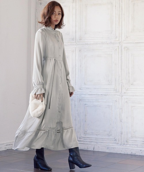 KOBE LETTUCE(コウベレタス)の「フリルネックマットサテンロングシャツワンピース(ワンピース・レディース・グリーン系その他/ピンク系その他/グレイッシュベージュ・FREE)」の7枚目の写真