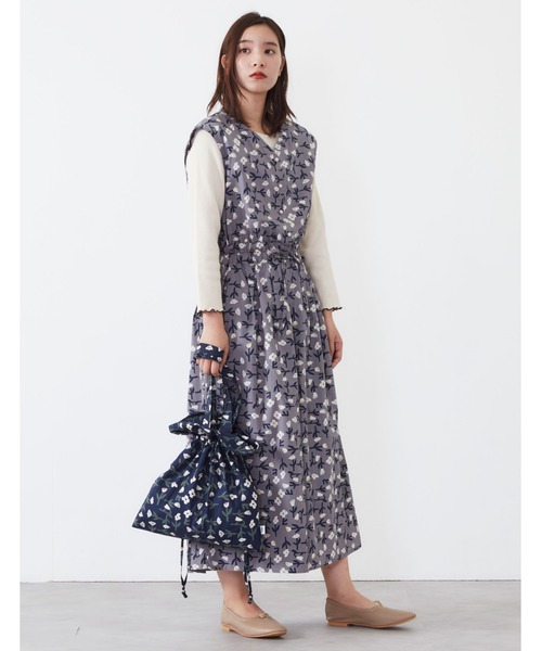 POU DOU DOU（プードゥドゥ）の「フラワープリント巾着バッグ（トートバッグ・レディース・ダークグレー/ネイビー・8）」の4枚目の写真