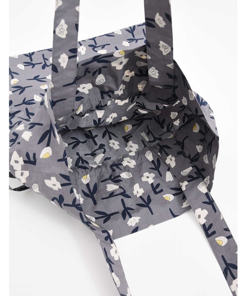 POU DOU DOU（プードゥドゥ）の「フラワープリント巾着バッグ（トートバッグ・レディース・ダークグレー/ネイビー・8）」の8枚目の写真