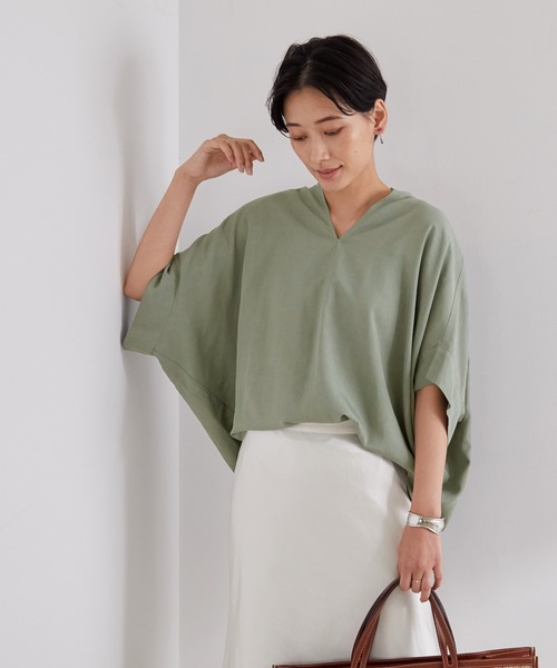 ADAM ET ROPE'(アダムエロペ)の「テンセル混ドルマンスキッパーシャツ(シャツ/ブラウス・レディース・ブラック/オリーブ・FREE)」の8枚目の写真