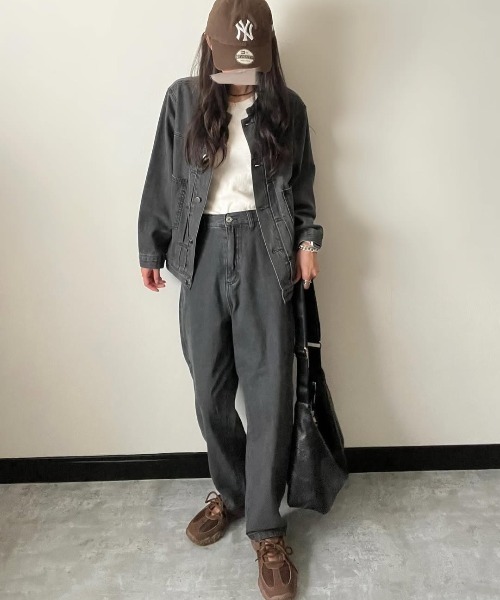 LBC（エルビーシー）の「【選べるセットアップ】LBC ゆるテーパードデニムパンツ（デニムパンツ・レディース・オフホワイト/ブルー/ネイビー/ピンク/ブラウン/ブラック/スカイブルー/マスタード/ライトグレー/カーキ・M/L）」の3枚目の写真