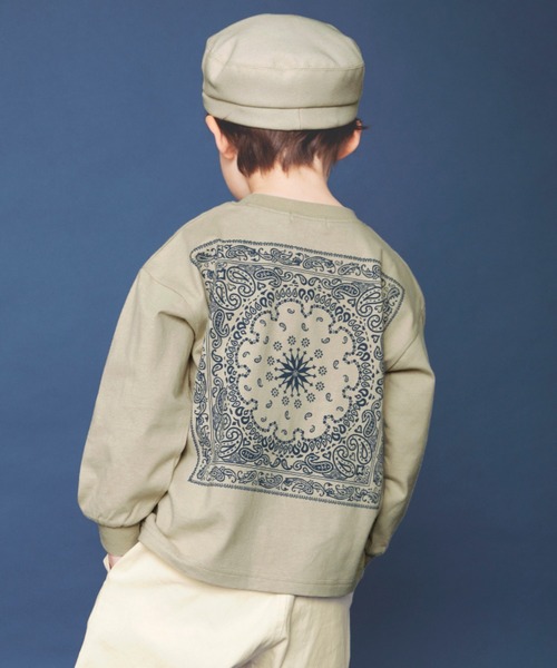 BRANSHES（ブランシェス）の「【WEB限定】バンダナバックプリント長袖Tシャツ（Tシャツ/カットソー・キッズ・オフホワイト/ベージュ/グリーン/チャコールグレー・100cm/110cm/120cm/130cm/140cm/150cm）」の3枚目の写真