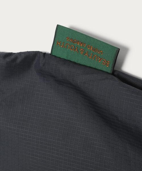 BEAUTY&YOUTH UNITED ARROWS（ビューティーアンドユースユナイテッドアローズ）の「BY SOUVENIR PACKABLE ショップ バッグ M（エコバッグ/サブバッグ・メンズ・ブラック/その他1/ホワイト・FREE）」の5枚目の写真