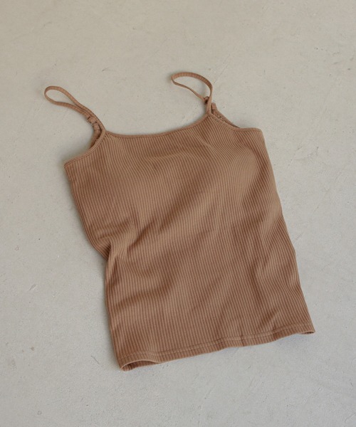 feepur(フェピュール)の「パッド付きバックオープンリブキャミソール(キャミソール・レディース・ブラック/ベージュ/サックスブルー/オフホワイト・MEDIUM)」の1枚目の写真