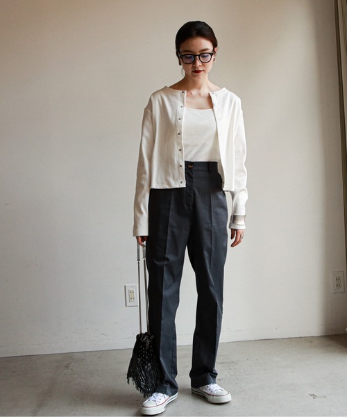 feepur(フェピュール)の「パッド付きバックオープンリブキャミソール(キャミソール・レディース・ブラック/ベージュ/サックスブルー/オフホワイト・MEDIUM)」の20枚目の写真