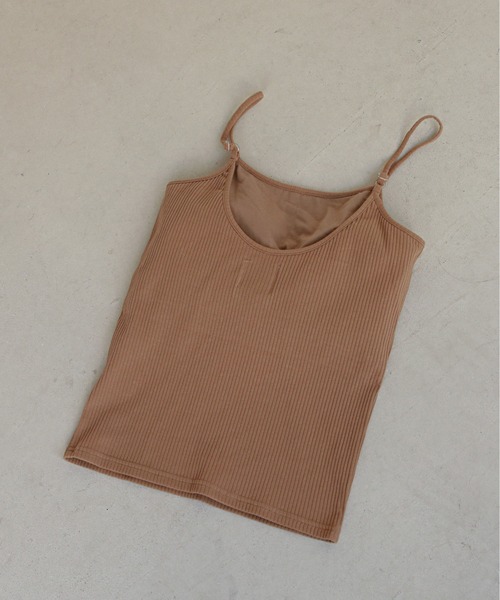 feepur(フェピュール)の「パッド付きバックオープンリブキャミソール(キャミソール・レディース・ブラック/ベージュ/サックスブルー/オフホワイト・MEDIUM)」の17枚目の写真