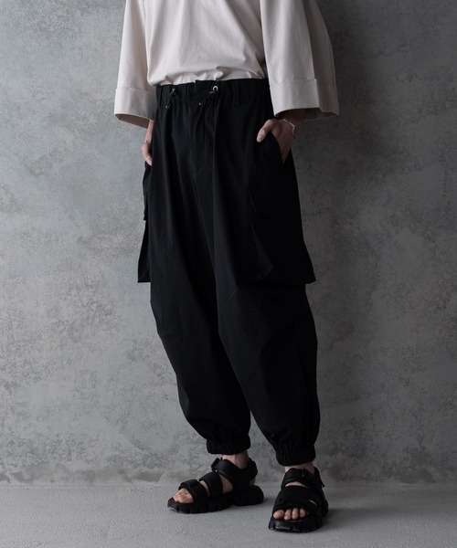 KUUUPY（クーピー）の「Gather Balloon Cargo Pants - ギャザーバルーンカーゴパンツ（カーゴパンツ・メンズ・ブラック/チャコールグレー・SMALL/MEDIUM/LARGE）」の15枚目の写真