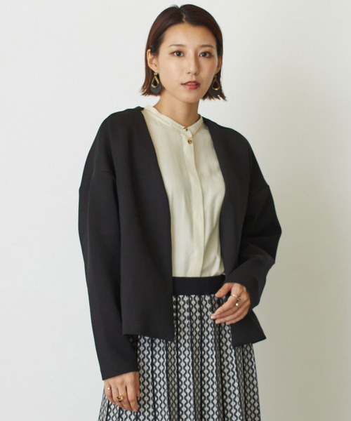 NICOLE white（ニコルホワイト）の「ノーカラー ボタンレス カーディガン（カーディガン/ボレロ・レディース・オフホワイト/ブラック/ブラウン・FREE）」の2枚目の写真