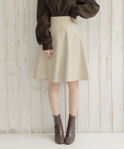 Mysa&Liina（ミーサリーナ）の「ミドル丈合皮サーキュラースカート（スカート・レディース・ブラック/ライム/アイボリー/モカ・M）」の2枚目の写真