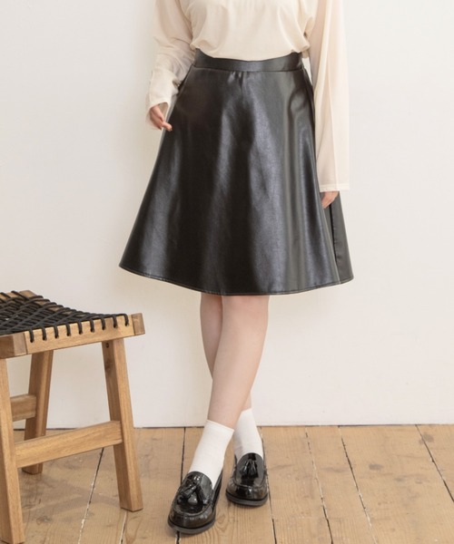 Mysa&Liina（ミーサリーナ）の「ミドル丈合皮サーキュラースカート（スカート・レディース・ブラック/ライム/アイボリー/モカ・M）」の3枚目の写真