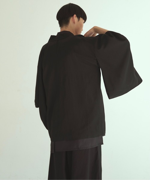 Utusiyo(ウツシヨ)の「haori 羽衣(ノーカラージャケット・メンズ・ベージュ/ブラック・FREE)」の11枚目の写真