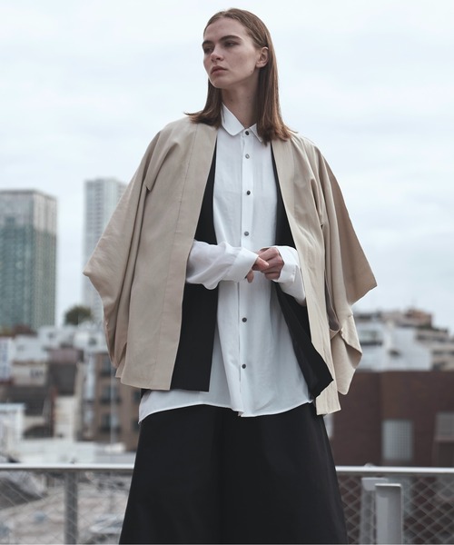 Utusiyo(ウツシヨ)の「haori 羽衣(ノーカラージャケット・メンズ・ベージュ/ブラック・FREE)」の10枚目の写真