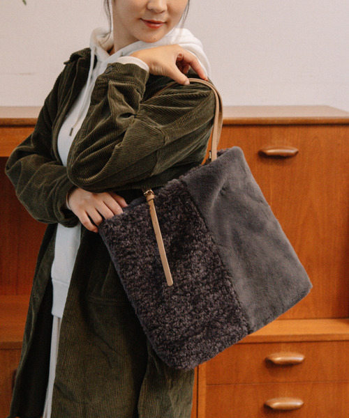 cache cache（カシュ カシュ）の「カシュカシュ cachecache / ベルトハンドルコンビファートート（トートバッグ・レディース・ベージュ/アイボリー/ダークグレー/グレー・FREE）」の3枚目の写真