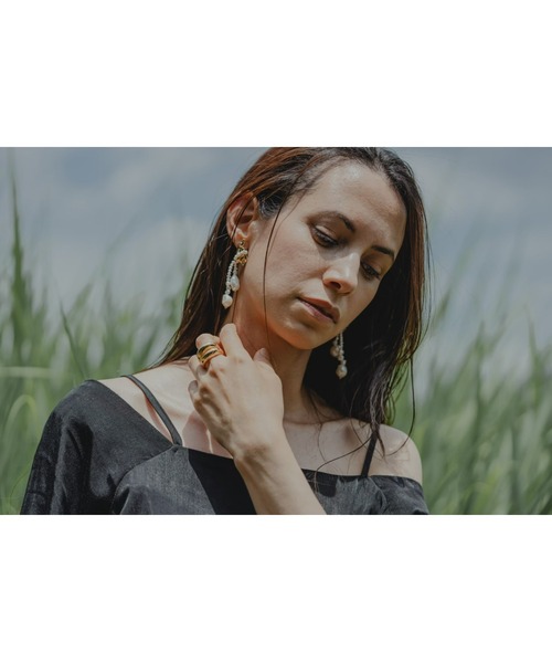 mou(モウ)の「【Na.moda】Gold bumpy long pearl pierce(ピアス(両耳用)・レディース・ゴールド・FREE)」の14枚目の写真