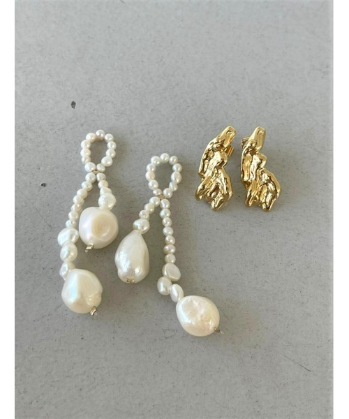 mou(モウ)の「【Na.moda】Gold bumpy long pearl pierce(ピアス(両耳用)・レディース・ゴールド・FREE)」の6枚目の写真
