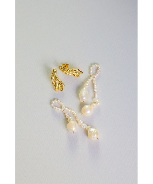 mou(モウ)の「【Na.moda】Gold bumpy long pearl pierce(ピアス(両耳用)・レディース・ゴールド・FREE)」の2枚目の写真