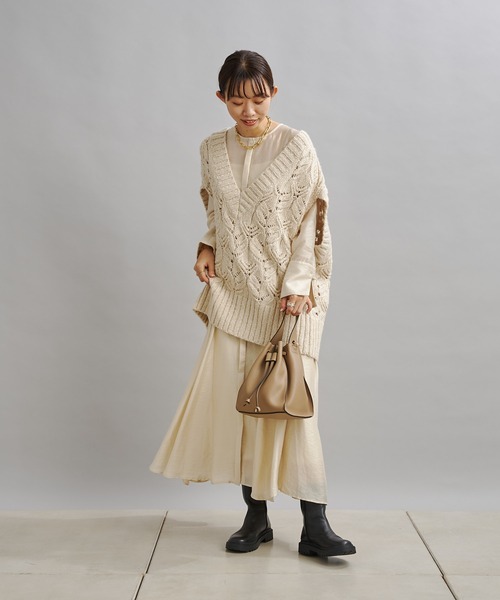 DouDou(ドゥドゥ)の「モヘヤケーブル編みニットベスト(ニット/セーター・レディース・ベージュ/グレイッシュベージュ・FREE)」の16枚目の写真