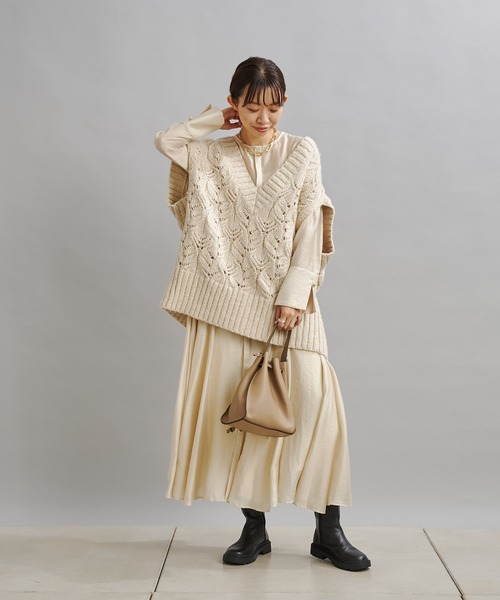 DouDou(ドゥドゥ)の「モヘヤケーブル編みニットベスト(ニット/セーター・レディース・ベージュ/グレイッシュベージュ・FREE)」の22枚目の写真