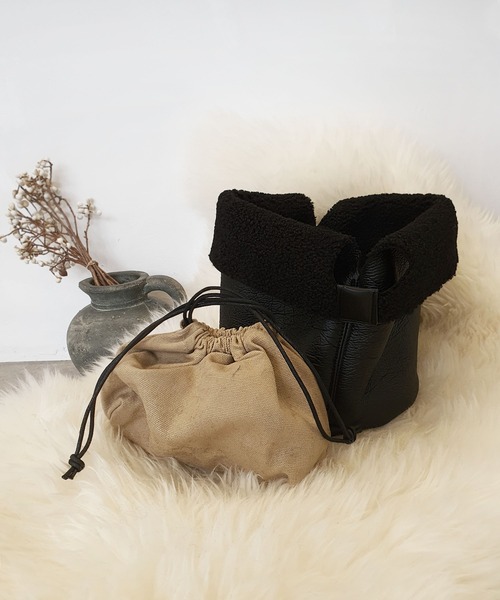 CEMONEMO（セモネモ）の「ミニマル ムートン トートバッグ（トートバッグ・レディース・ブラック・FREE）」の6枚目の写真