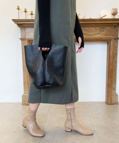 CEMONEMO（セモネモ）の「ミニマル ムートン トートバッグ（トートバッグ・レディース・ブラック・FREE）」の5枚目の写真