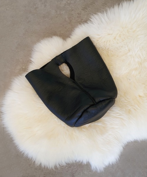 CEMONEMO（セモネモ）の「ミニマル ムートン トートバッグ（トートバッグ・レディース・ブラック・FREE）」の11枚目の写真