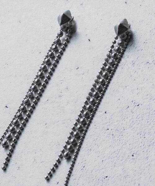and cloud(アンドクラウド)の「2way Charm Set Pierce(ピアス(両耳用)・レディース・ブラック/シルバー/イエローゴールド・FREE)」の5枚目の写真