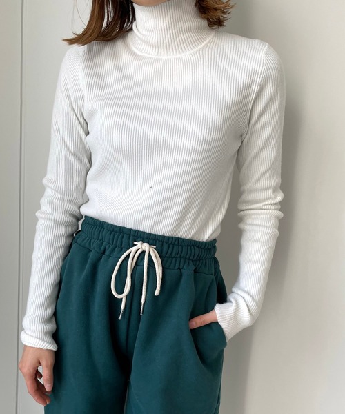 CANAL JEAN（キャナルジーン）の「RED CHOP WORKS(レッドチョップワークス) リブハイネックニット（ニット/セーター・レディース・ブラック/グリーン/パープル/ピンク/ホワイト/ブルー・38）」の2枚目の写真