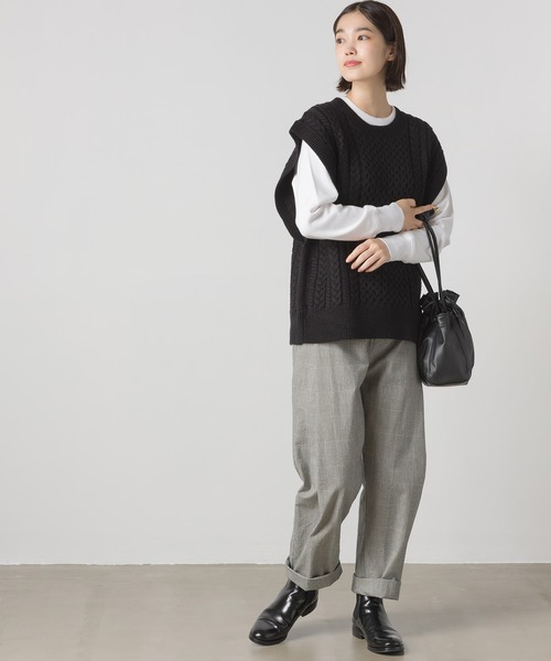 OMNES(オムネス)の「アクリルウール ケーブルニットベスト(ベスト・レディース・ブラック/モカ/アイボリー・FREE)」の7枚目の写真