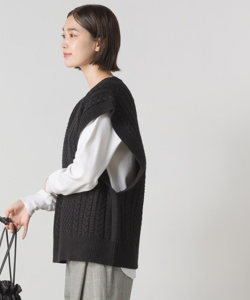 OMNES(オムネス)の「アクリルウール ケーブルニットベスト(ベスト・レディース・ブラック/モカ/アイボリー・FREE)」の8枚目の写真