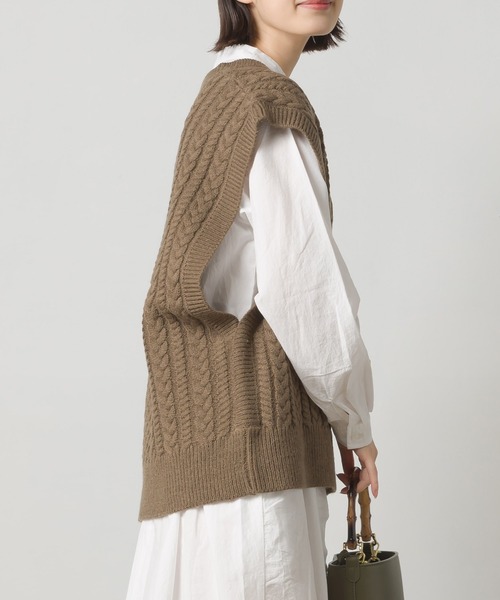 OMNES(オムネス)の「アクリルウール ケーブルニットベスト(ベスト・レディース・ブラック/モカ/アイボリー・FREE)」の14枚目の写真