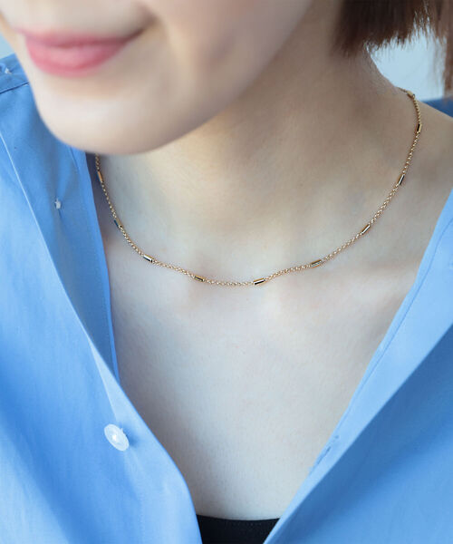 PHILIPPE AUDIBERT（フィリップ オーディベール）の「PHILIPPE AUDIBERT / ERIN ショートネックレス ゴールド（ネックレス・レディース・ゴールド・ONE SIZE）」の5枚目の写真