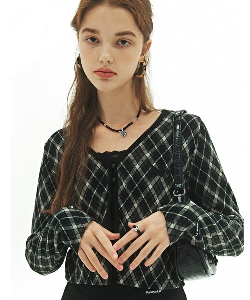 FANCY CLUB(ファンシークラブ)の「A'GEM/9 × .kom『 FANCY CLUB/ファンシークラブ』ARGYLE BUTTON CARDIGAN /アーガイル ボタンカーディガン(カーディガン/ボレロ・レディース・ブラウン/ブラック・FREE)」の2枚目の写真