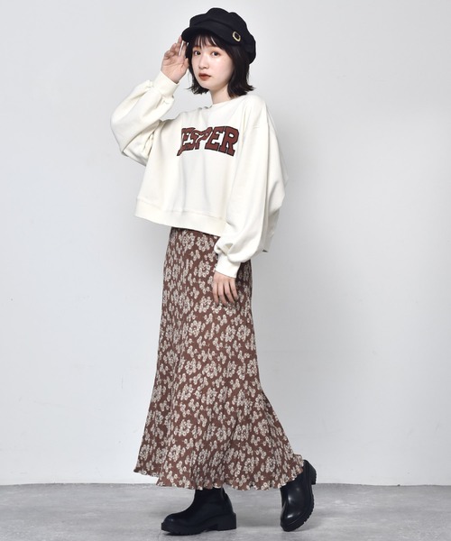 RETRO GIRL(レトロガール)の「カレッジロゴトレーナー(スウェット・レディース・パープル/オフホワイト/ダークグリーン/ダークブラウン・FREE)」の20枚目の写真